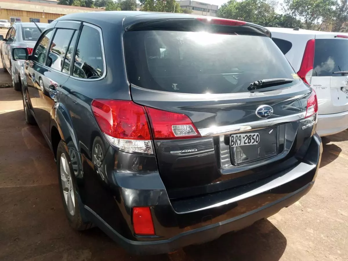 Subaru Outback   - 2010