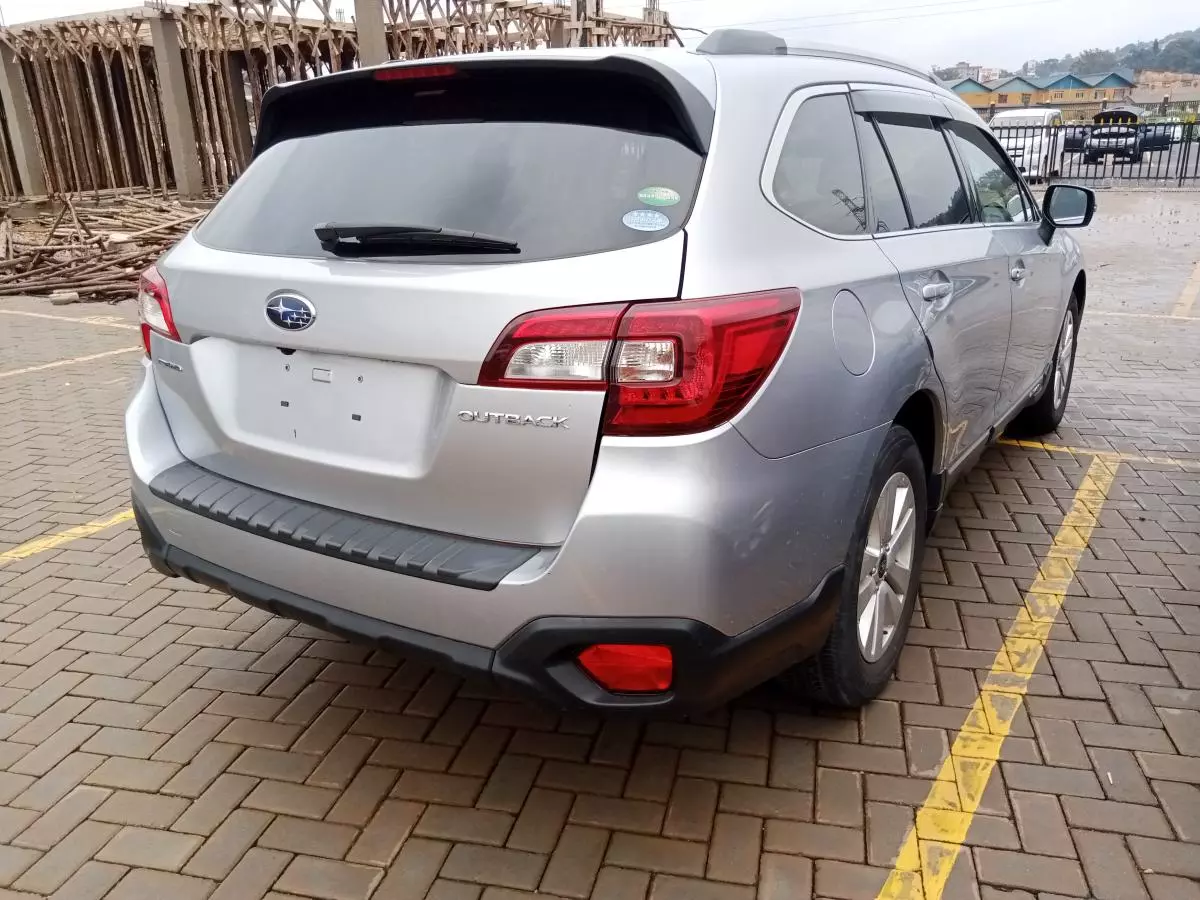 Subaru Outback   - 2015