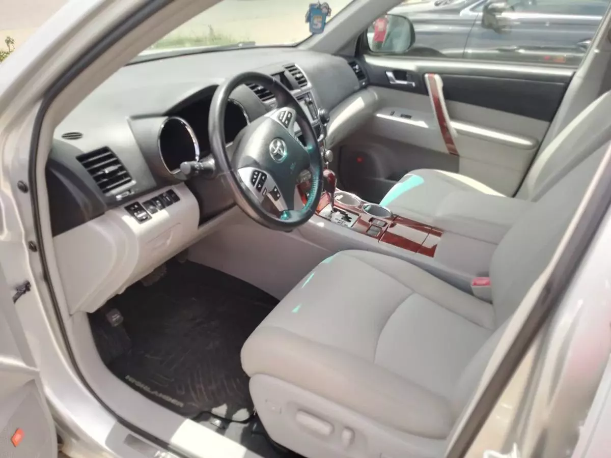 Toyota Highlander   - 2013