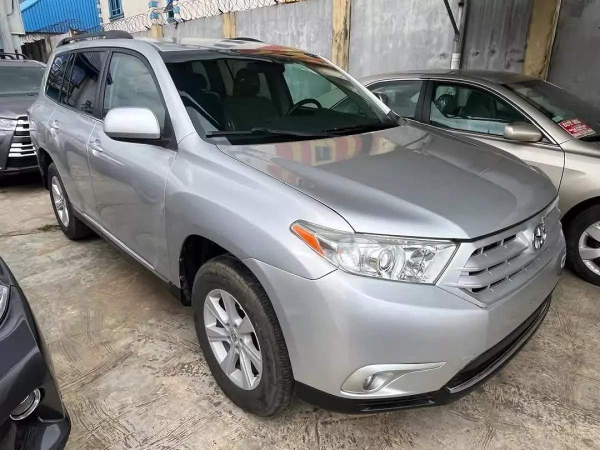 Toyota Highlander   - 2013