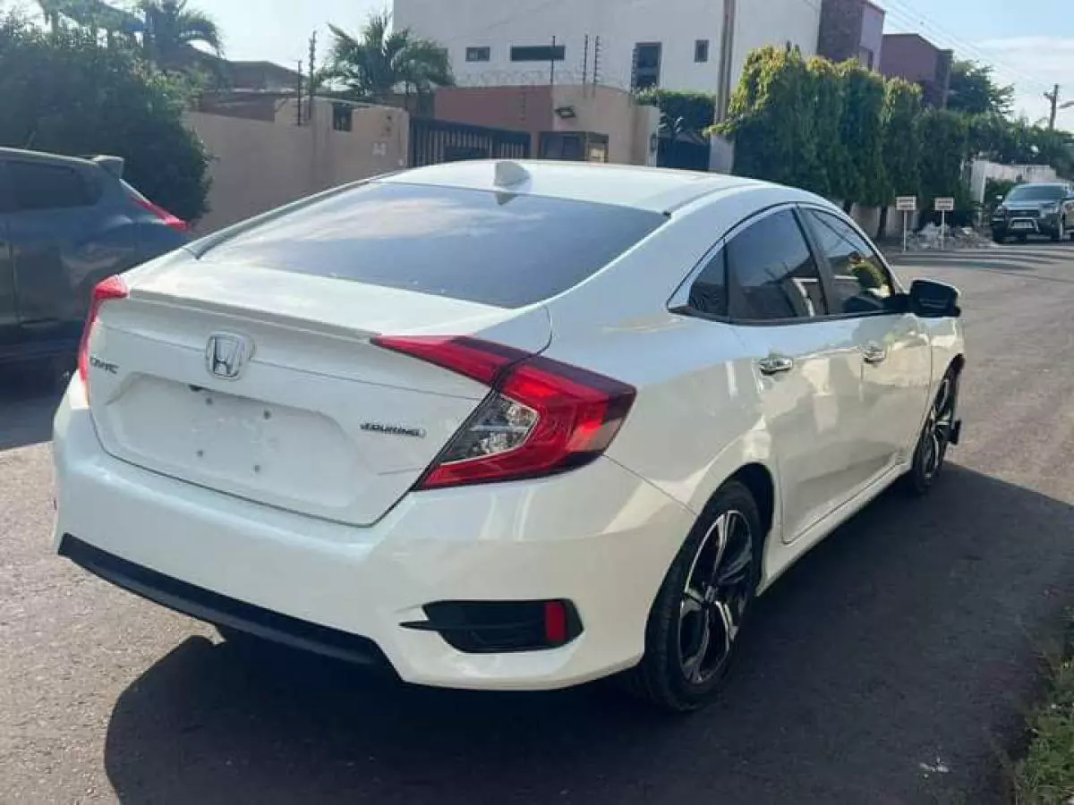 Honda Civic   - 2017