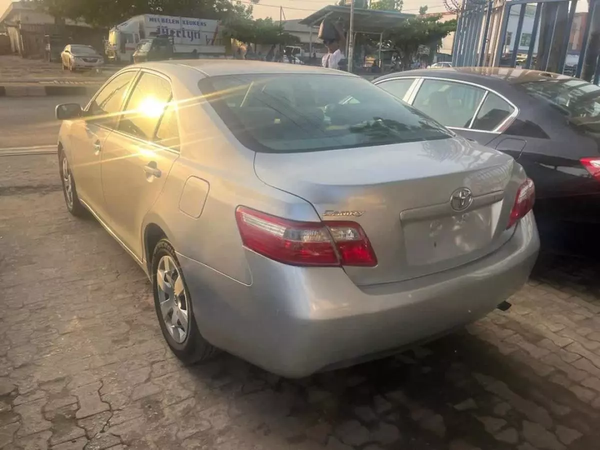 Toyota Camry   - 2009