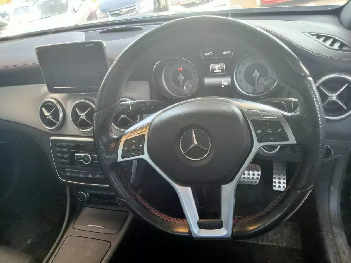 Mercedes-Benz GLA 180 - 2015
