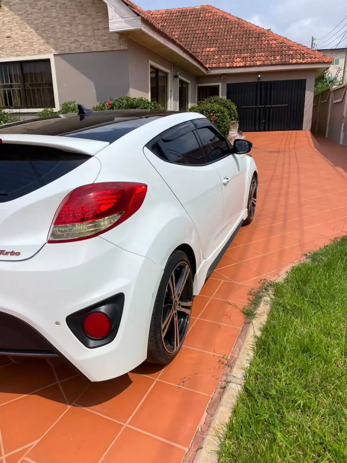 Hyundai Veloster   - 2014