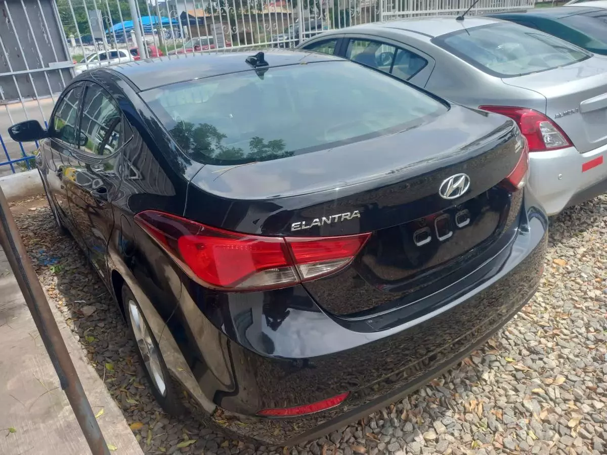 Hyundai Elantra   - 2015