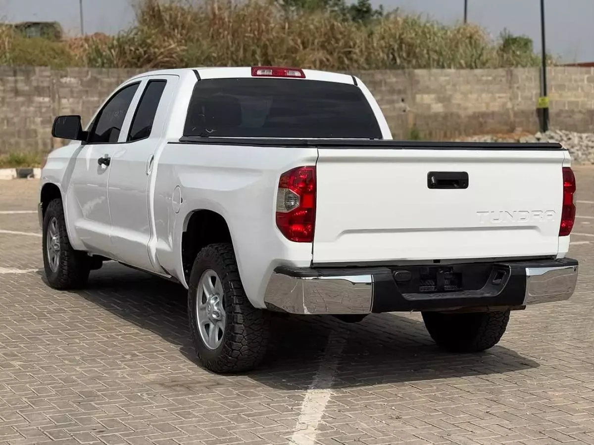 Toyota Tundra   - 2014