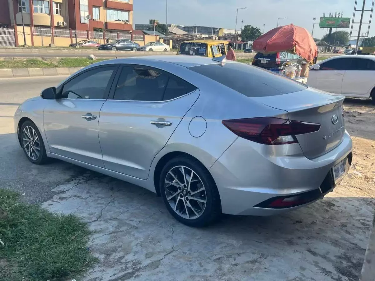 Hyundai Elantra   - 2019