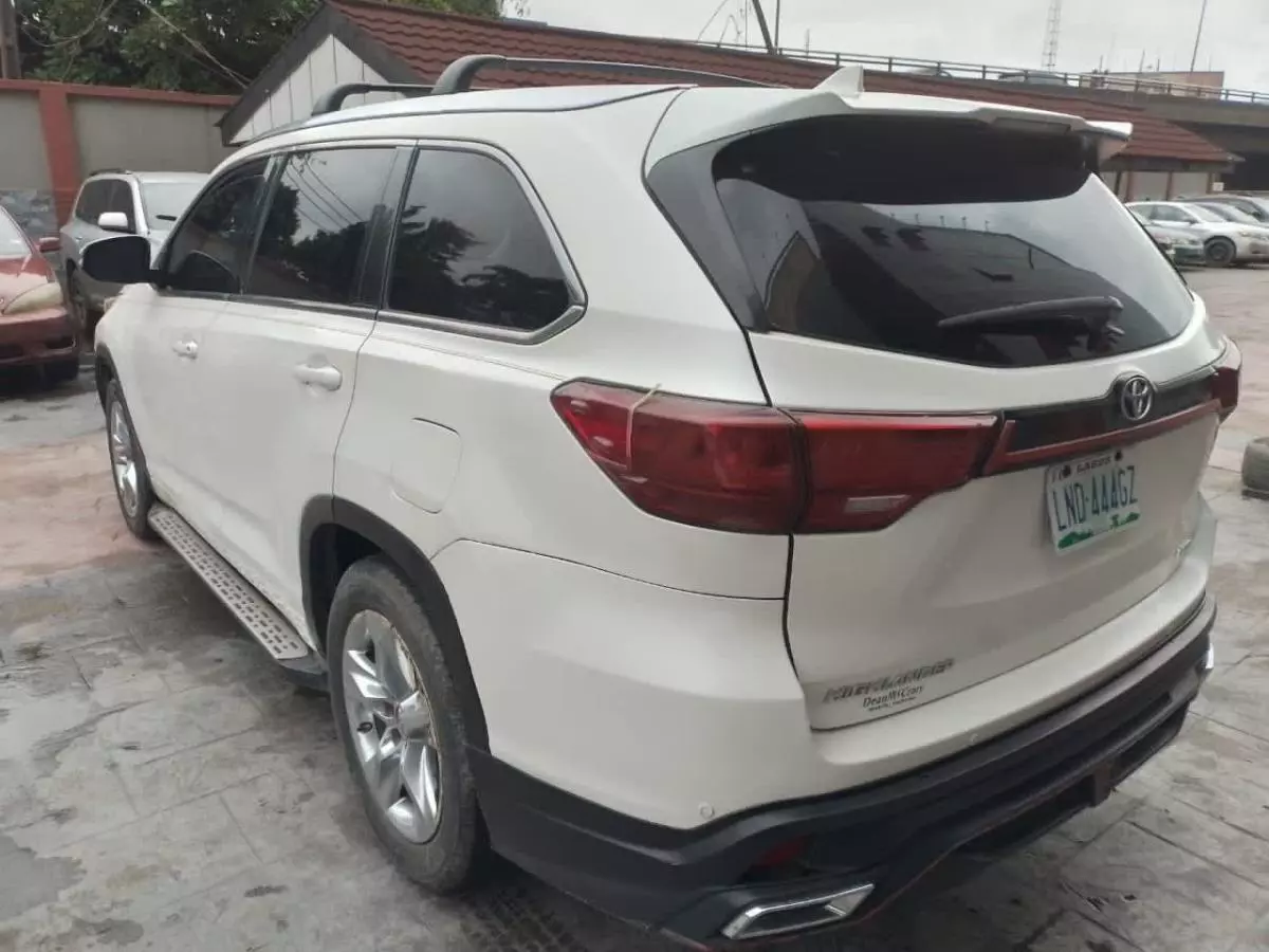 Toyota Highlander   - 2014