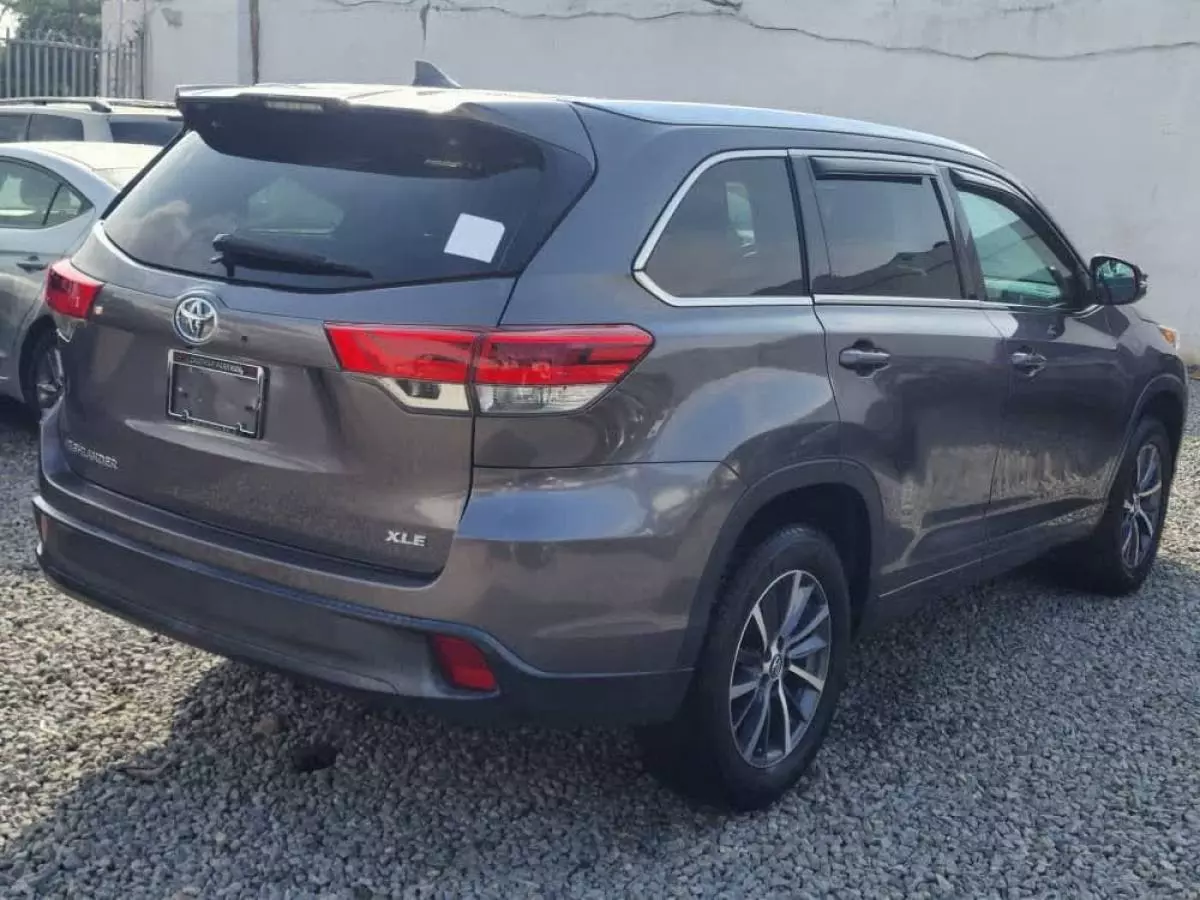 Toyota Highlander   - 2018