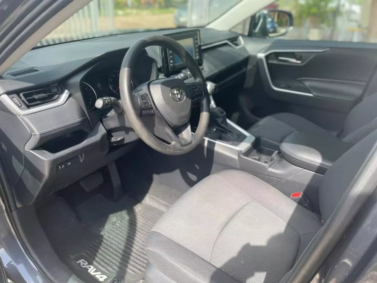 Toyota RAV 4   - 2019