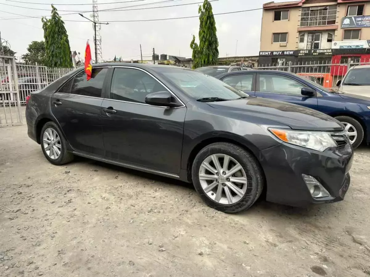 Toyota Camry - 2013