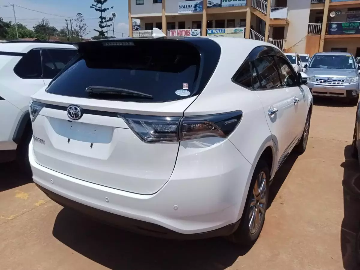 Toyota Harrier   - 2016