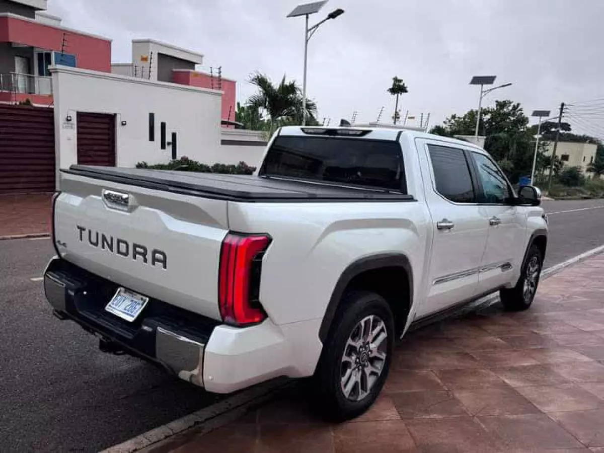 Toyota Tundra   - 2023