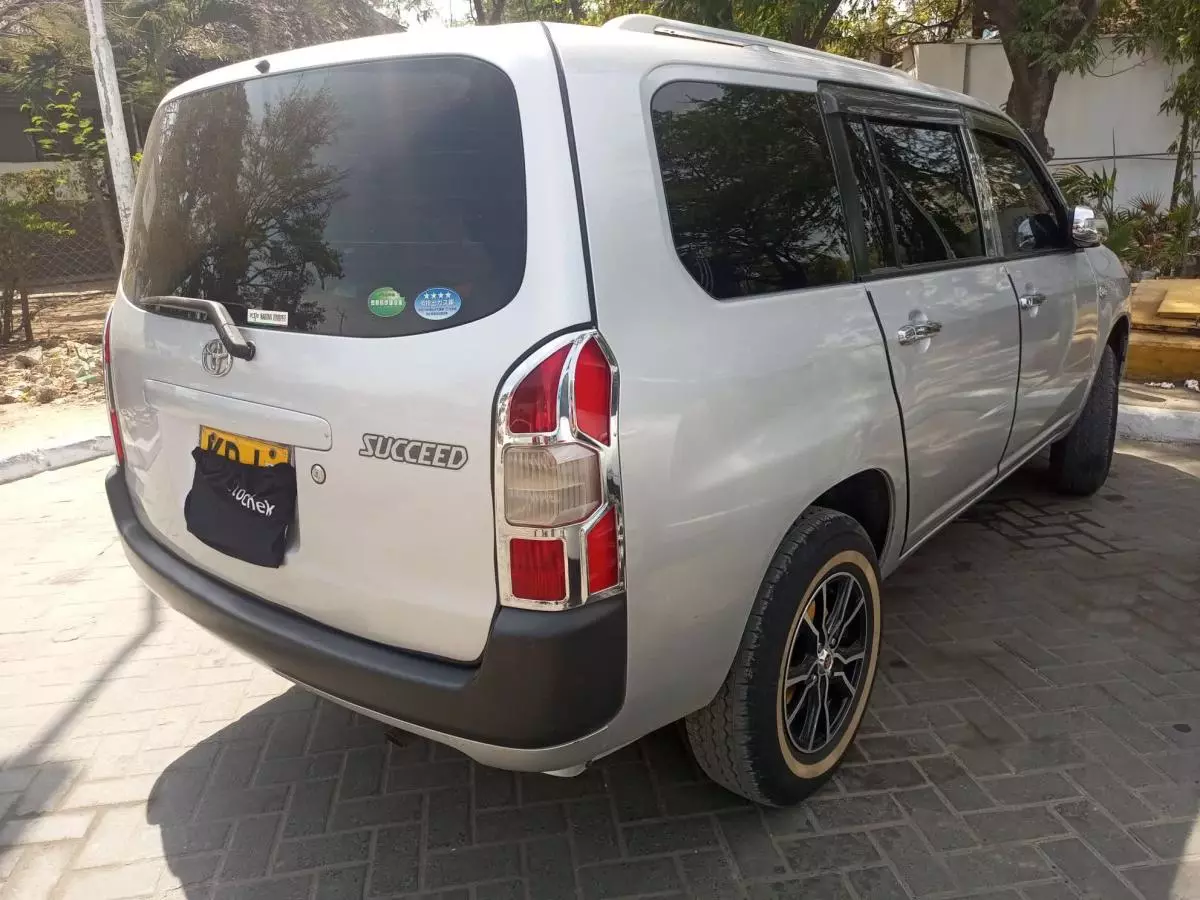 Toyota Succeed  - 2015