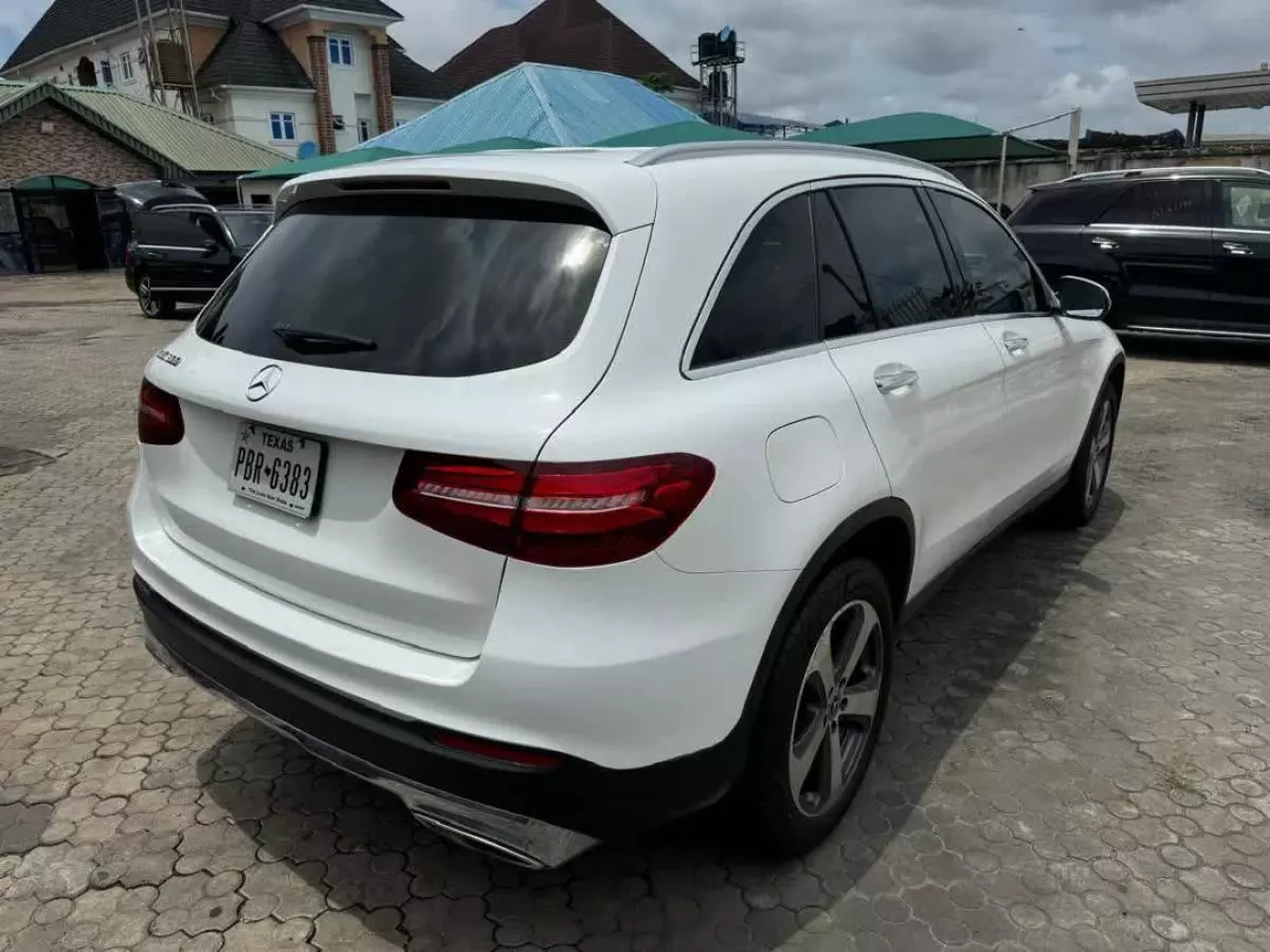 Mercedes-Benz GLC 300   - 2017