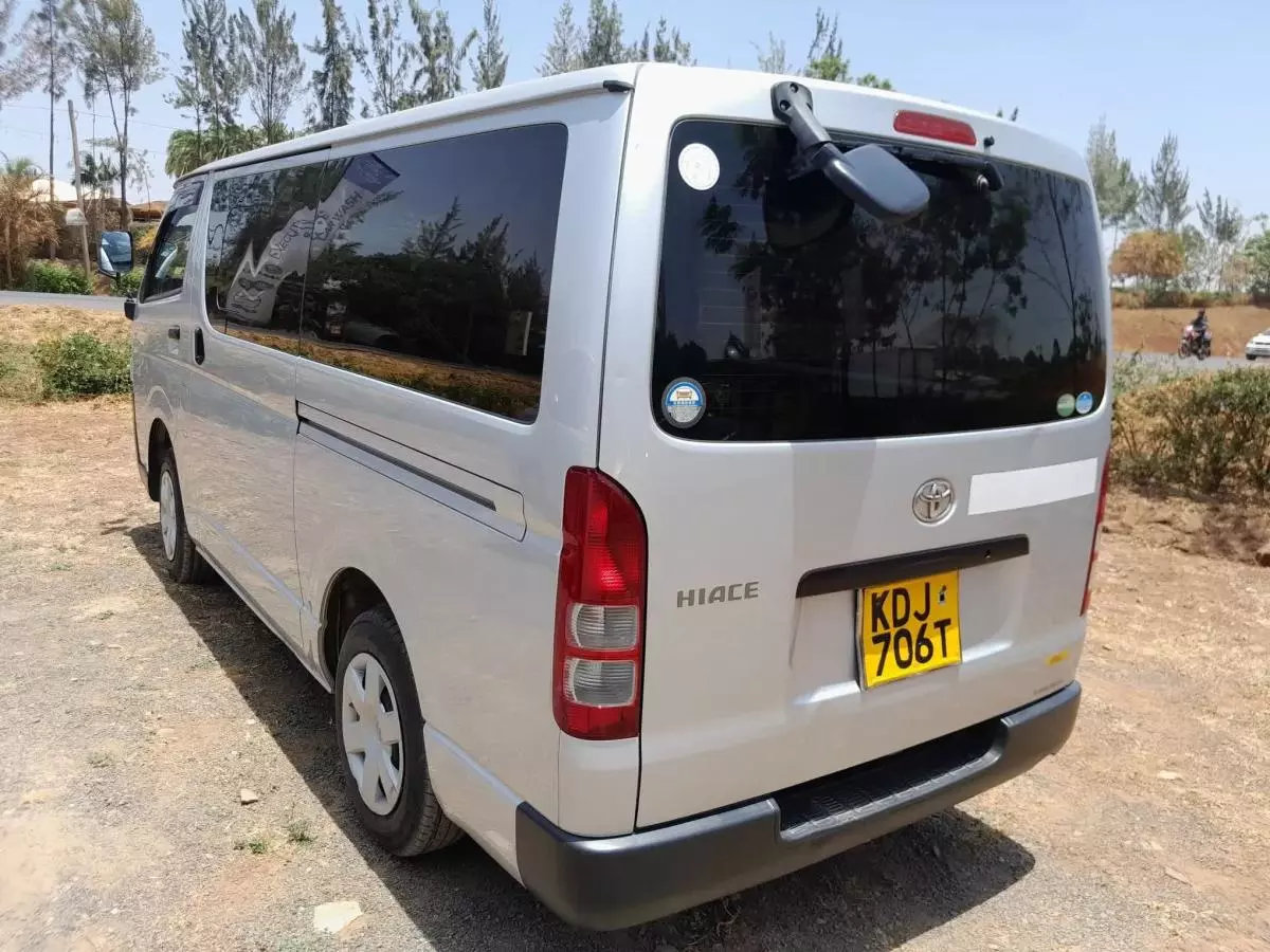 Toyota Hiace - 2015