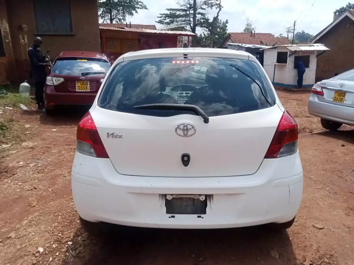 Toyota Vitz   - 2009