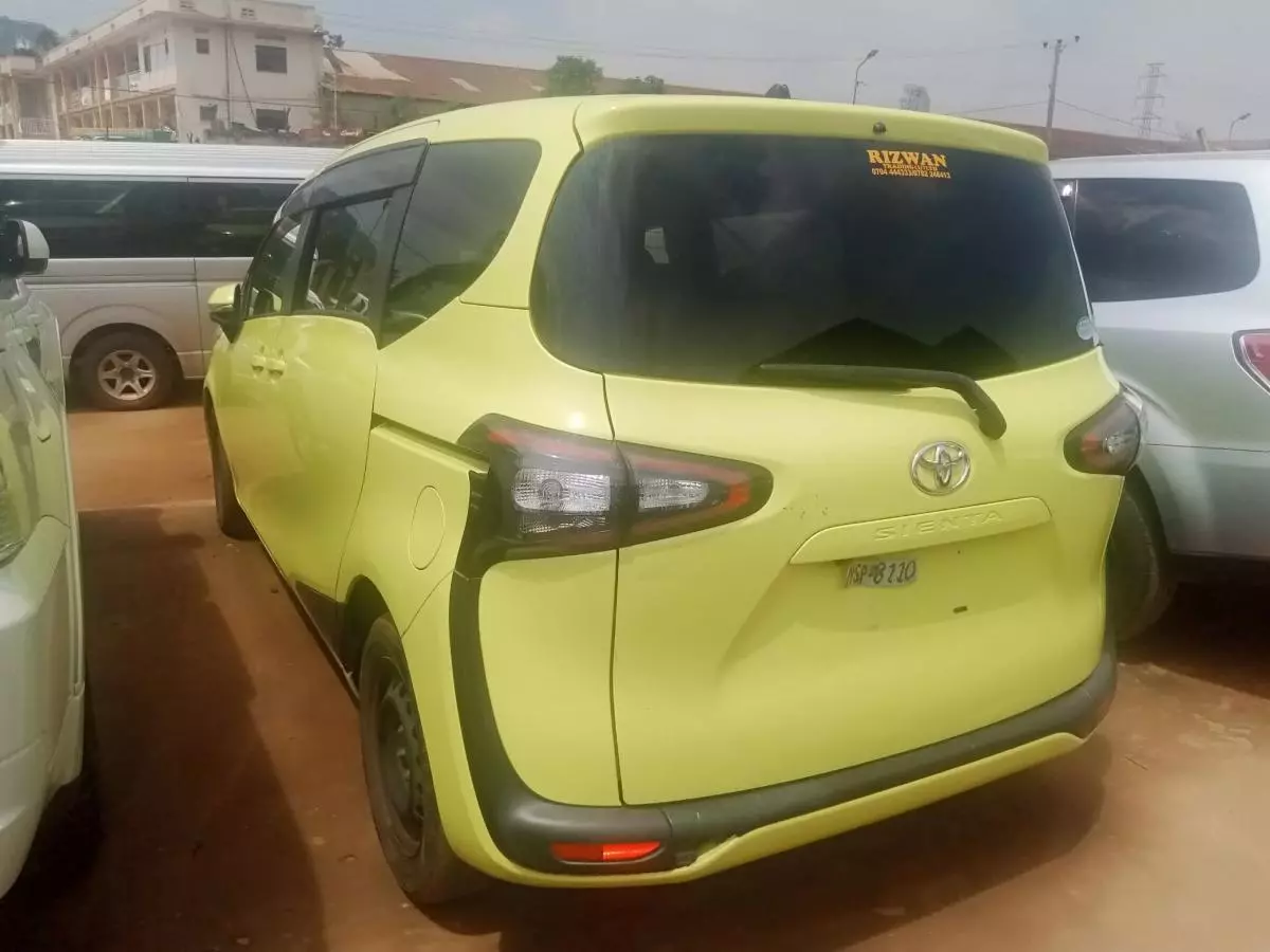 Toyota Sienta Hybrid    - 2016