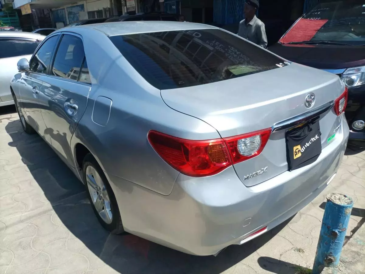 Toyota Mark X - 2011