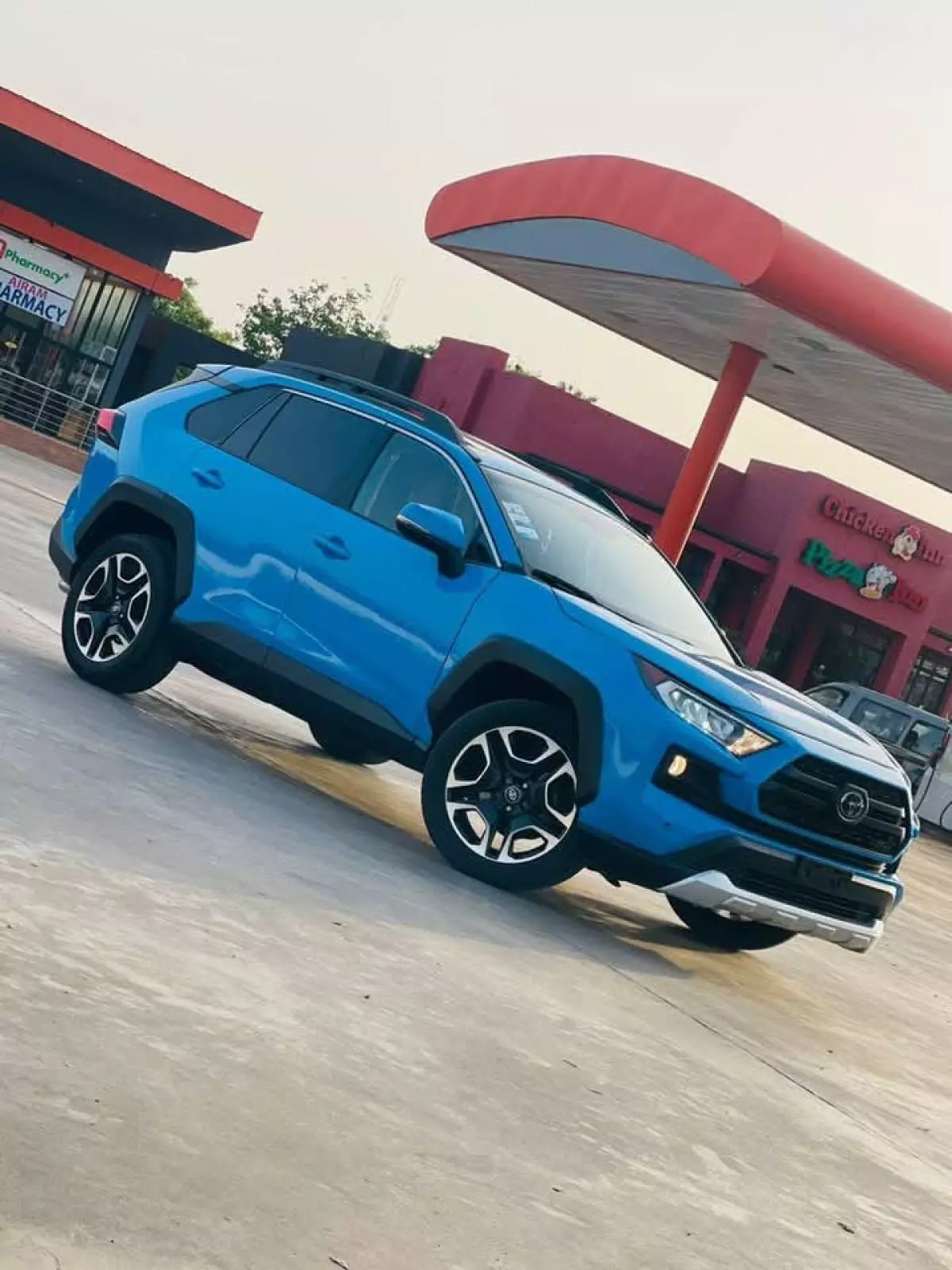 Toyota RAV 4   - 2019