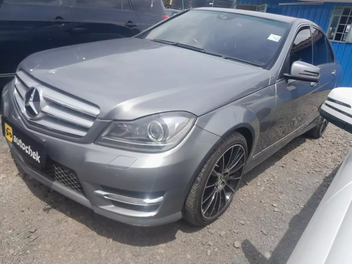 Mercedes-Benz C200   - 2012