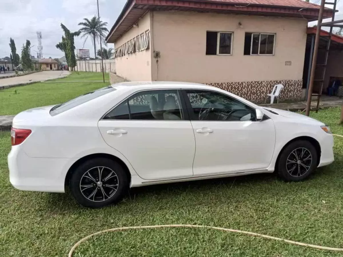 Toyota Camry   - 2012