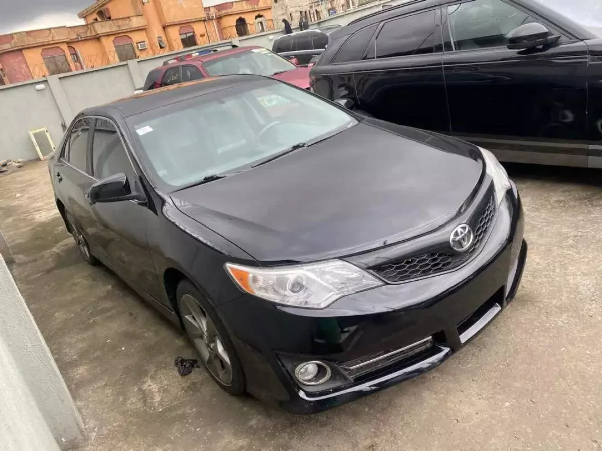 Toyota Camry   - 2012