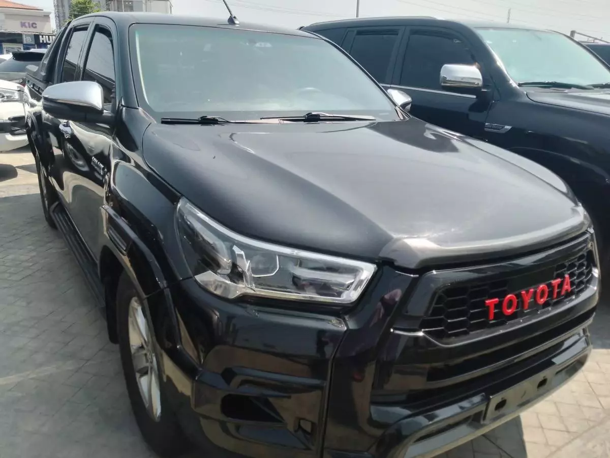 Toyota Hilux   - 2018