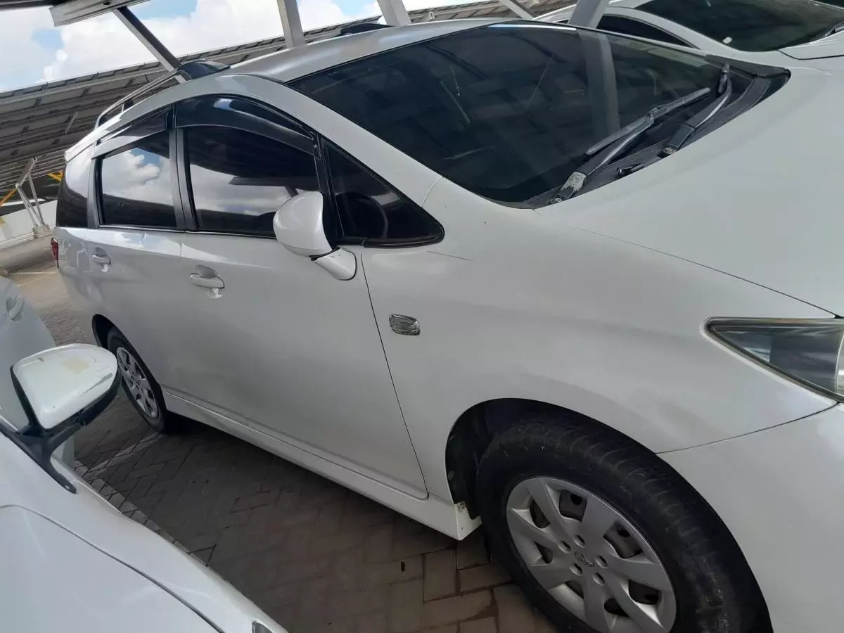 Toyota Wish   - 2012