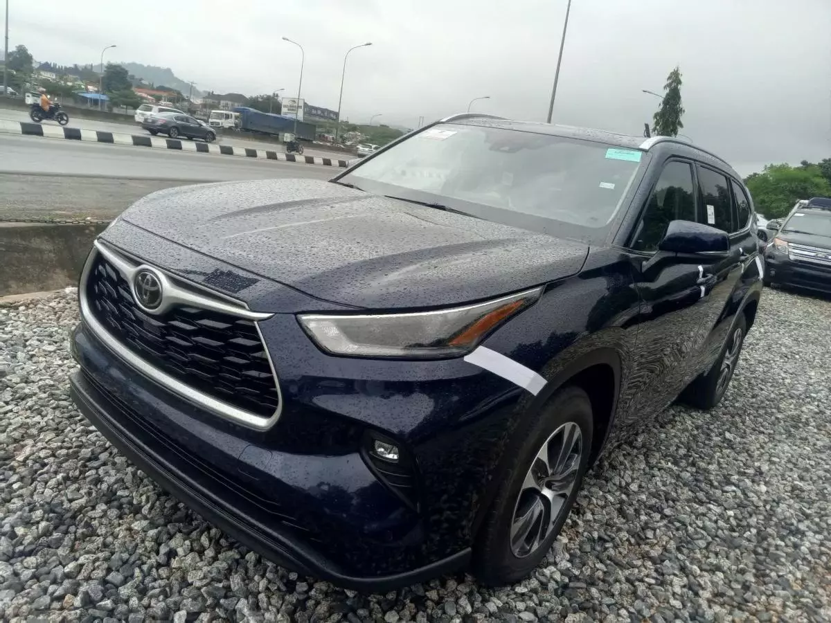 Toyota Highlander   - 2021