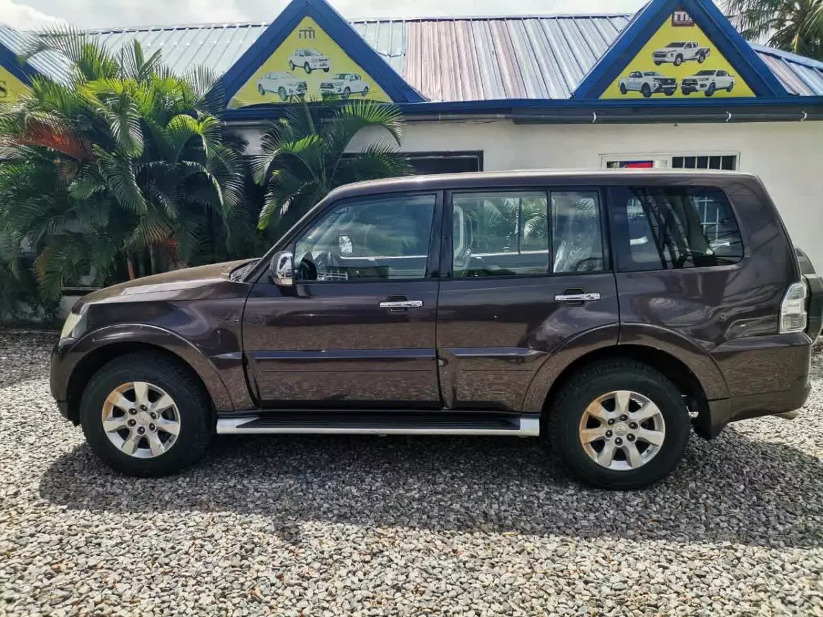 Mitsubishi Pajero   - 2017