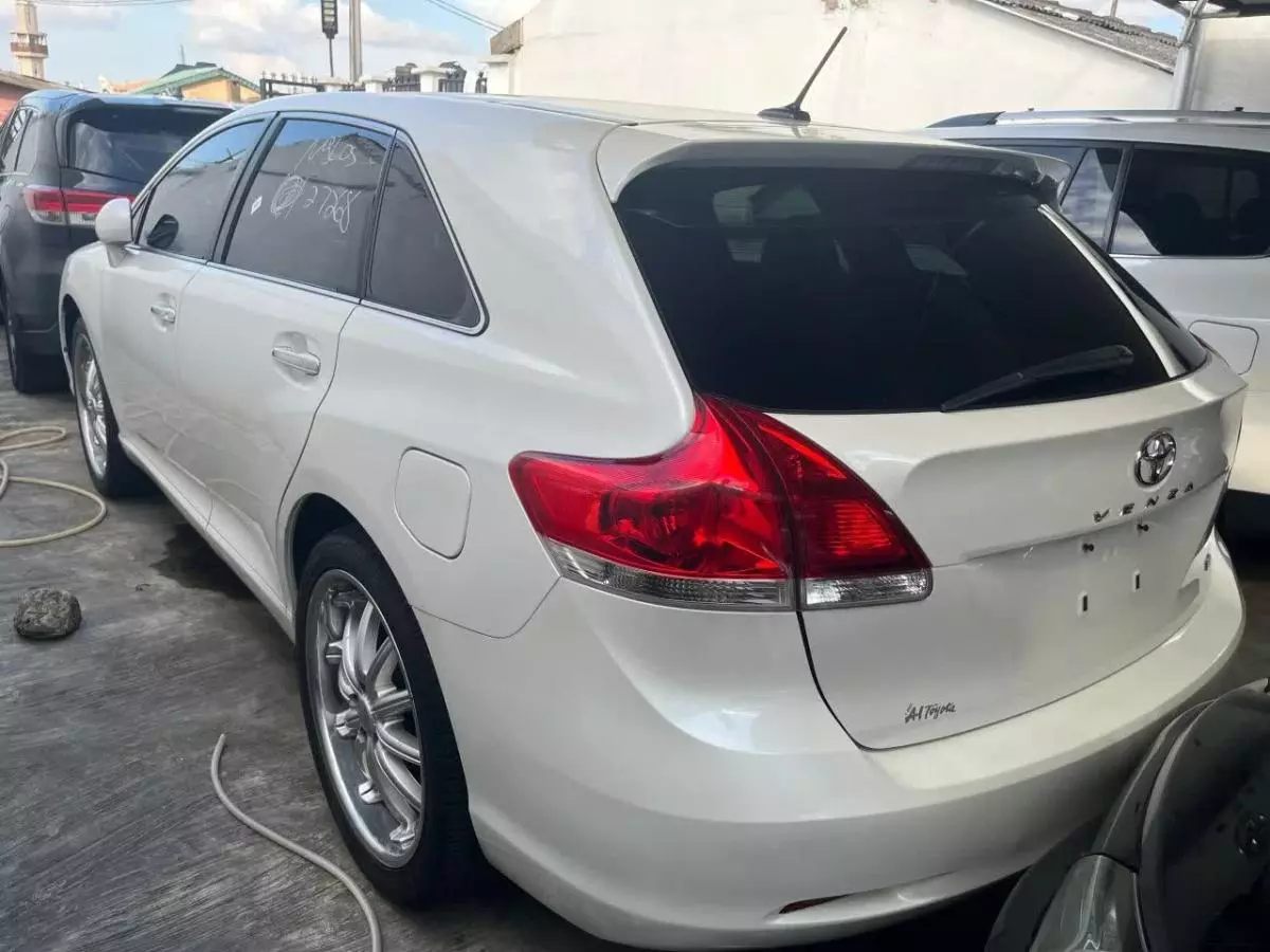 Toyota Venza   - 2010