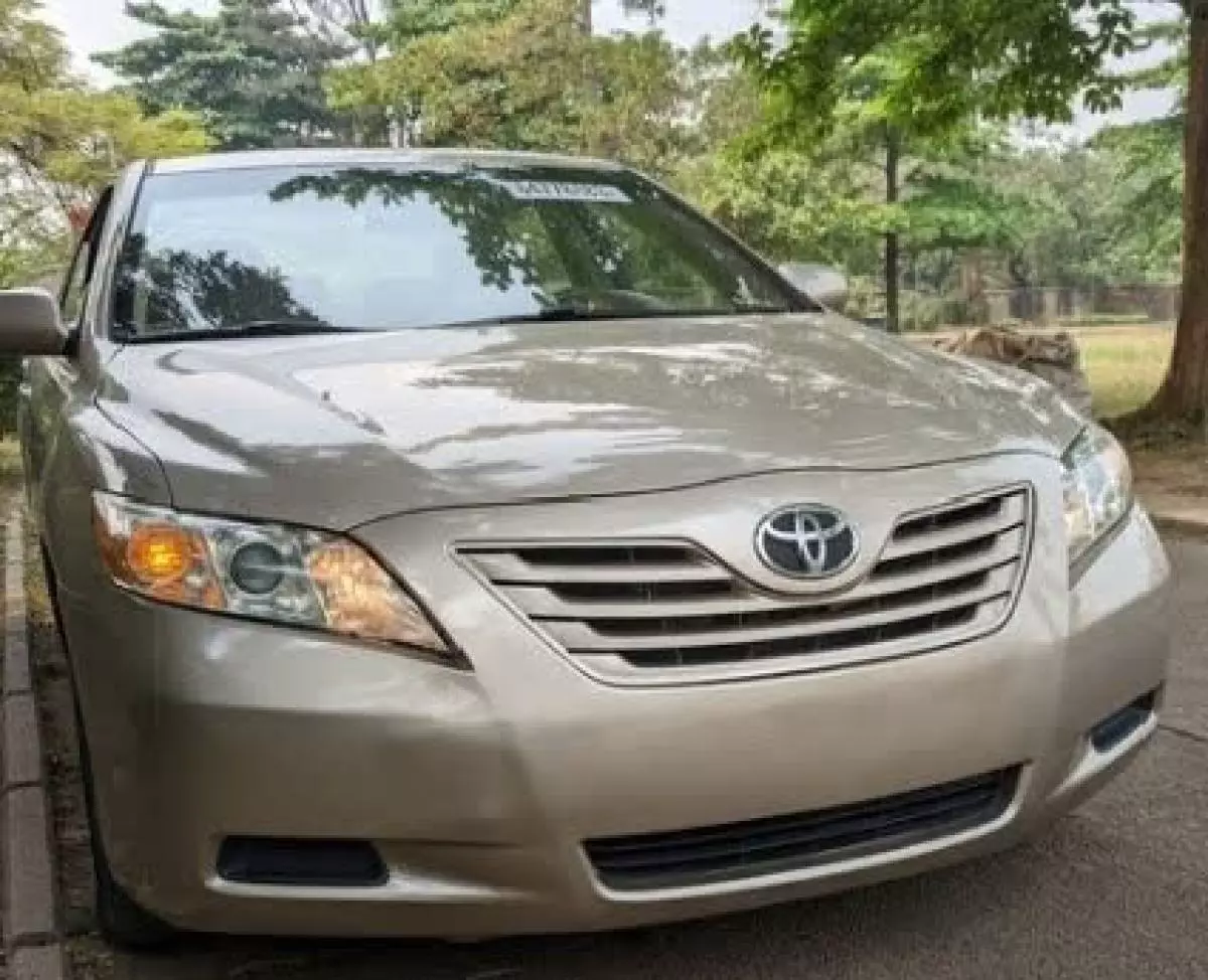 Toyota Camry   - 2009