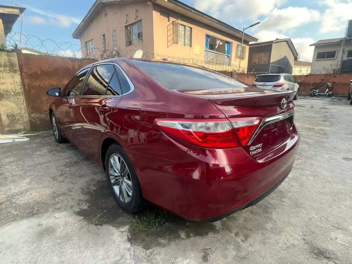 Toyota camry   - 2015