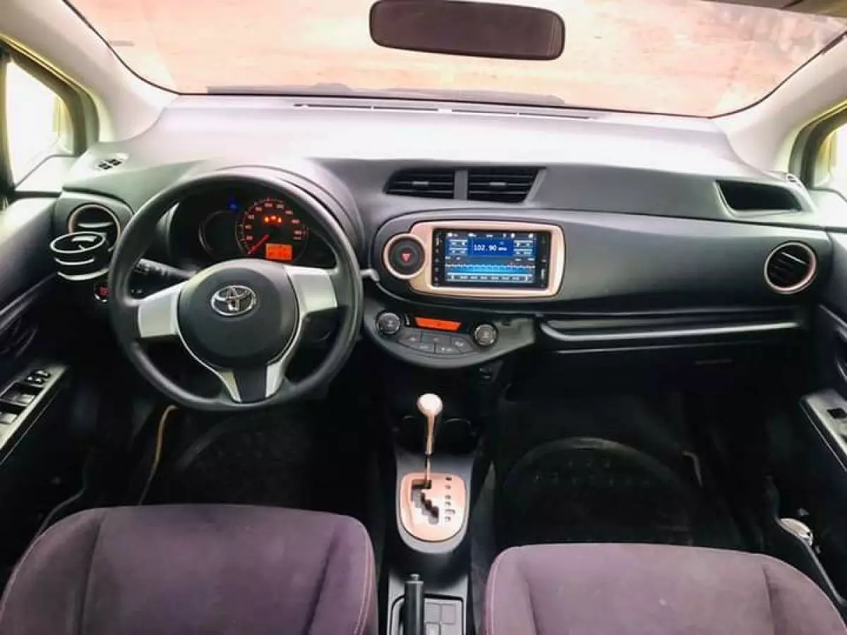 Toyota Vitz   - 2013