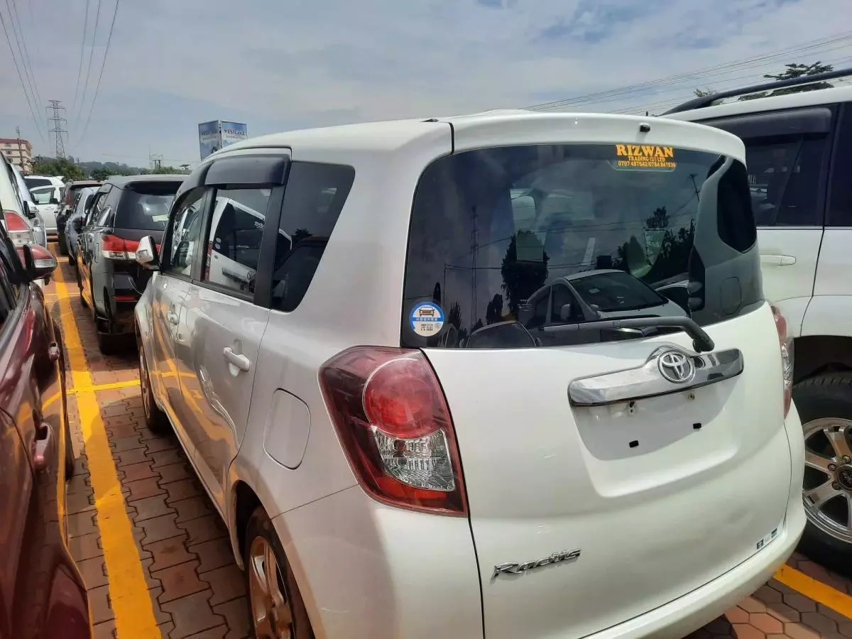 Toyota Ractis - 2009