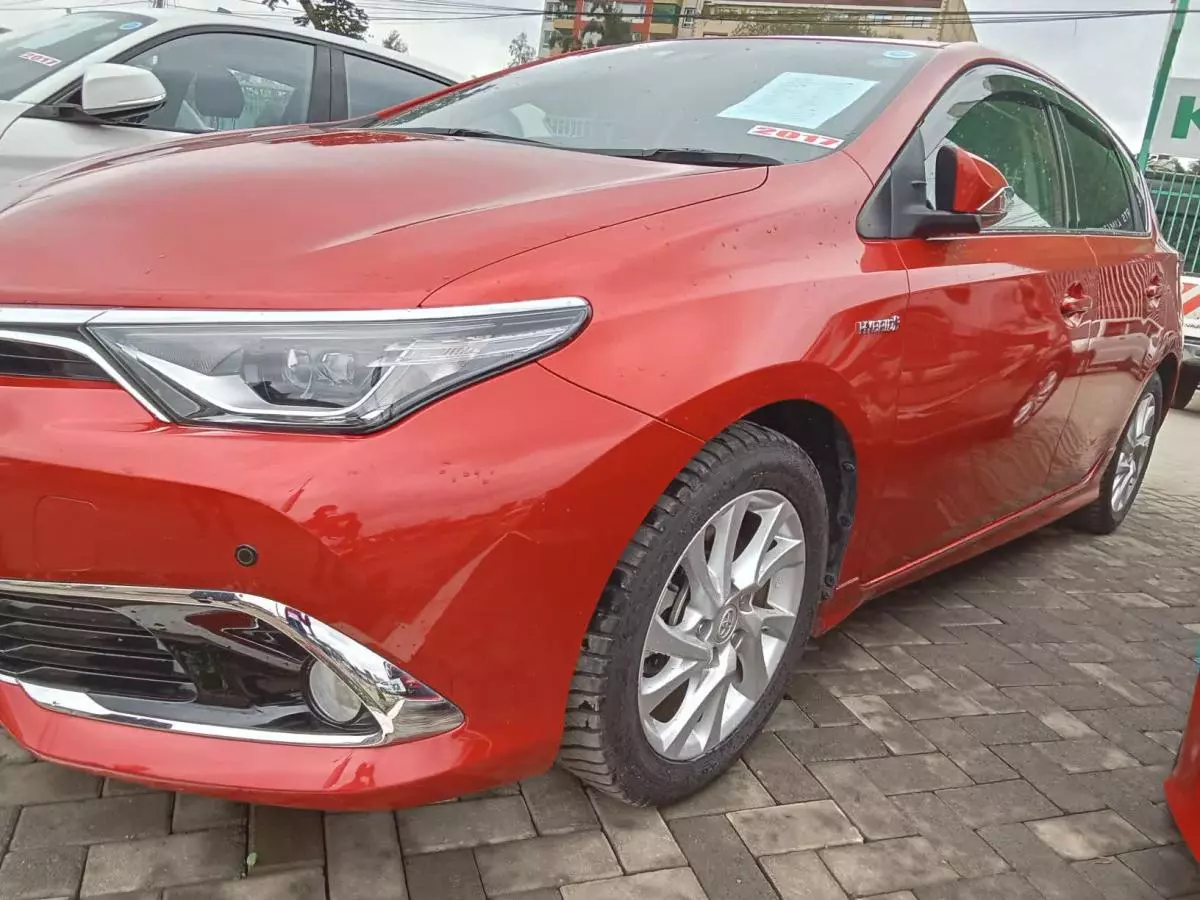 Toyota Auris Hybrid   - 2017