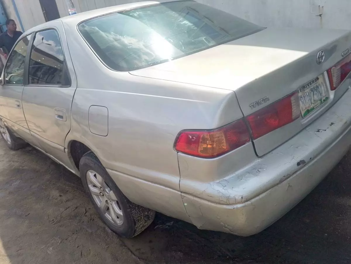 Toyota Camry   - 2000