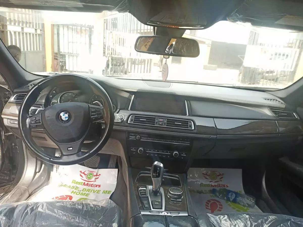 BMW 740   - 2015