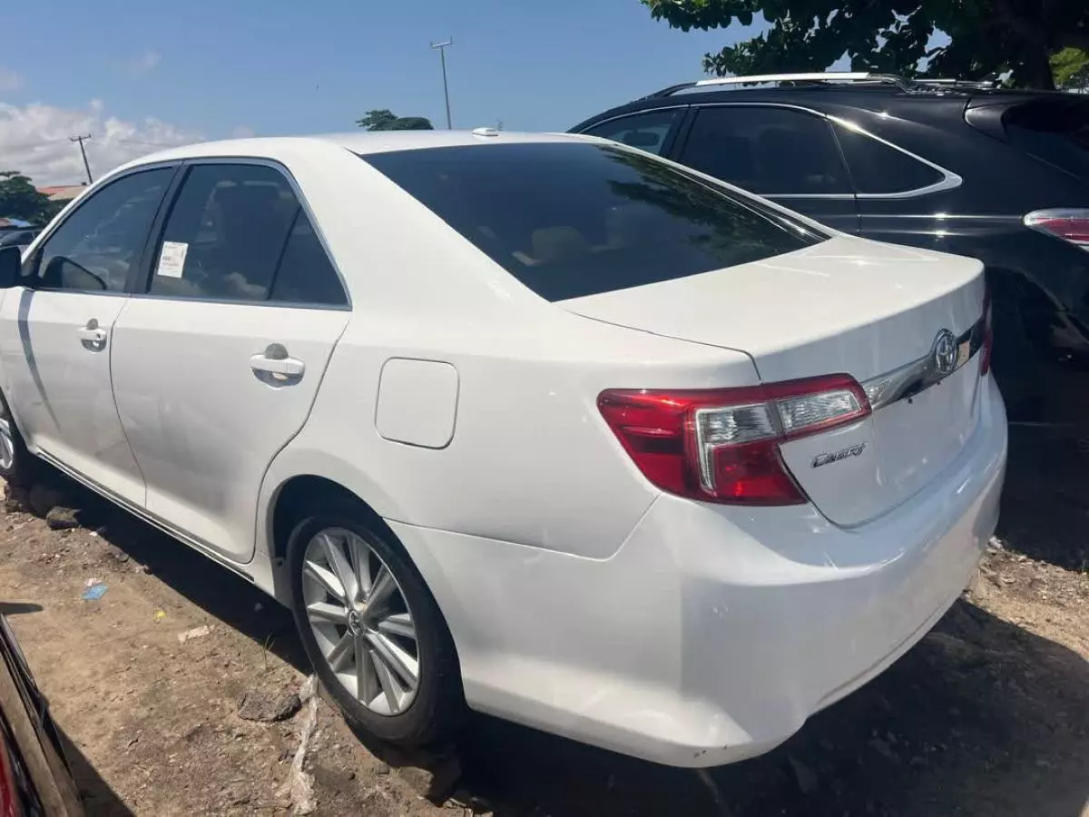 Toyota Camry   - 2013