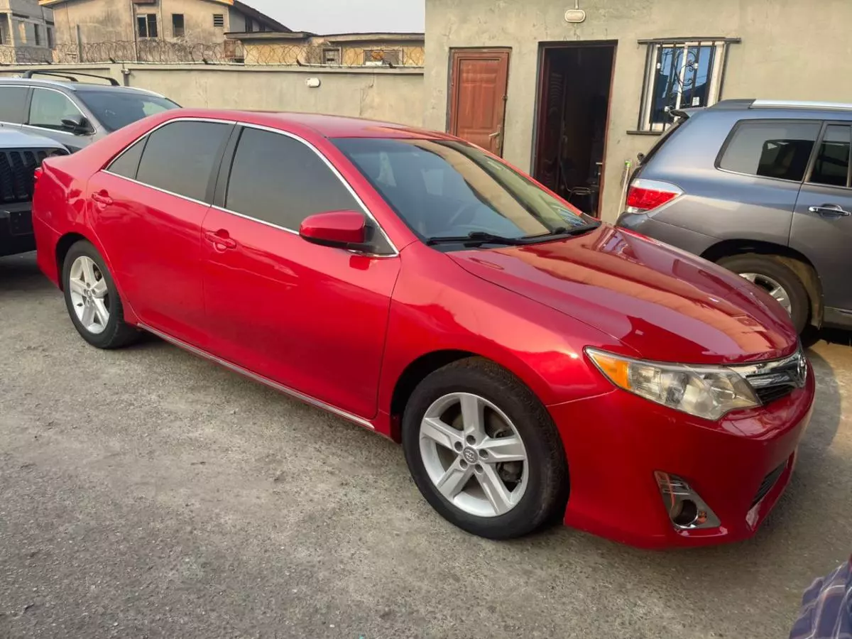 Toyota Camry   - 2014