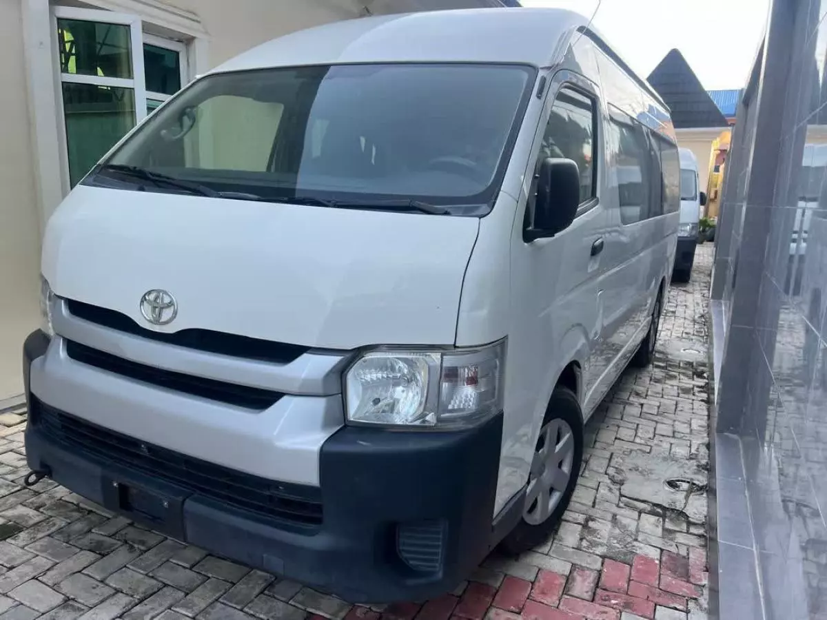 Toyota Hiace   - 2018