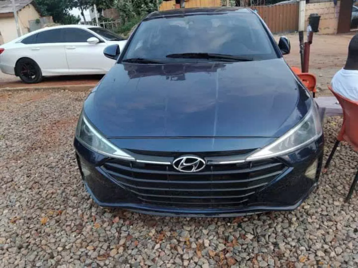 Hyundai Elantra   - 2020