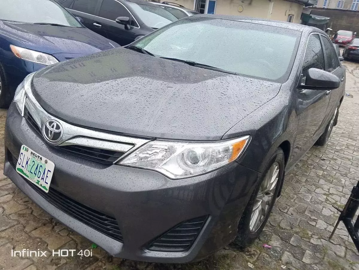 Toyota Camry   - 2012