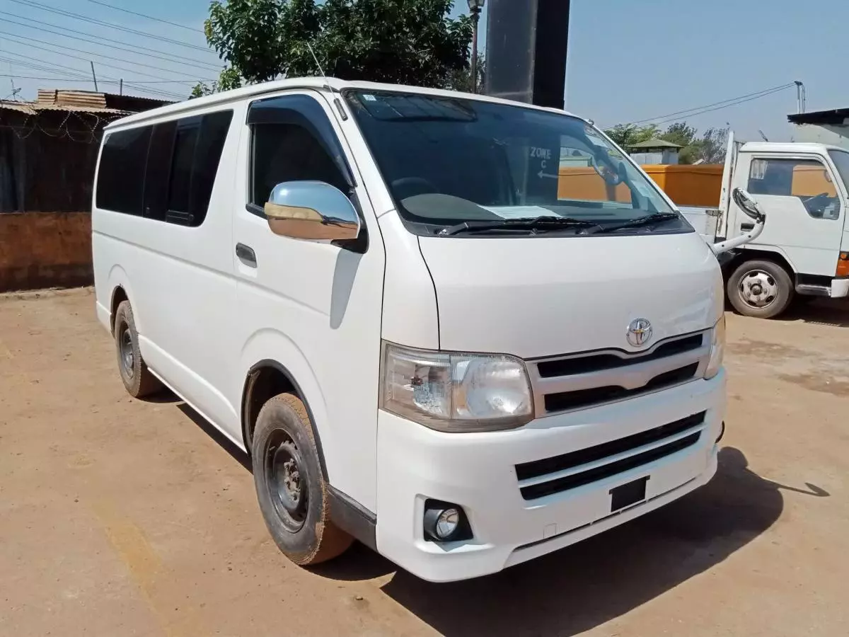 Toyota Hiace   - 2012