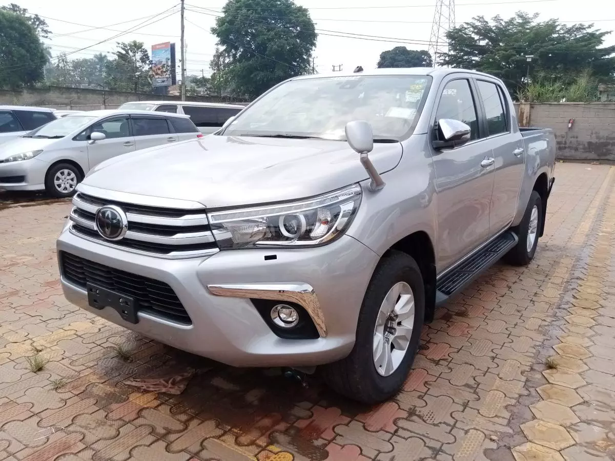 Toyota Hilux   - 2016