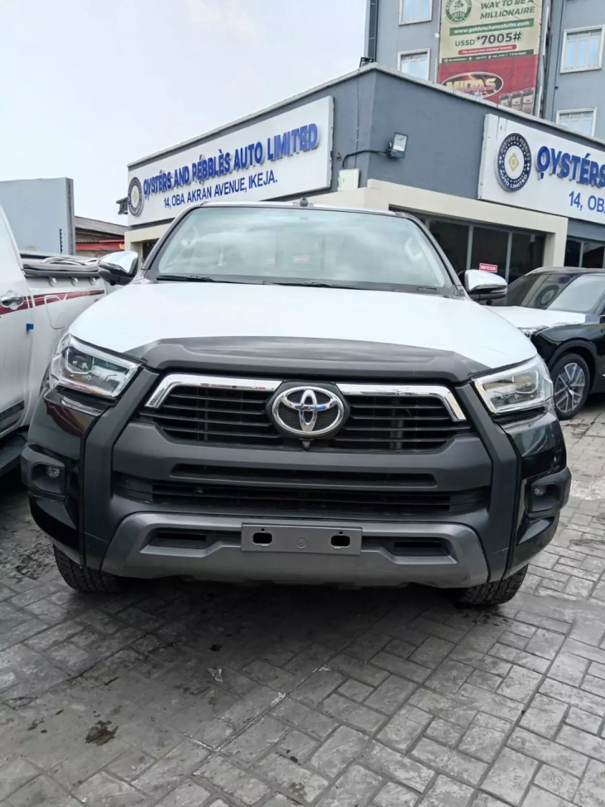 Toyota Hilux   - 2024