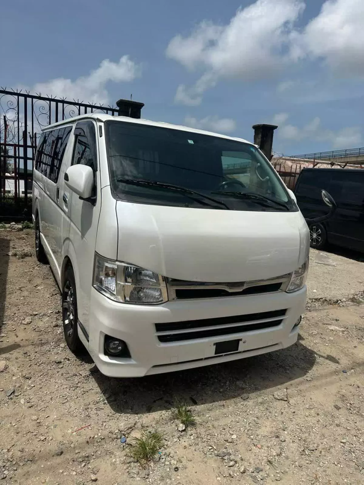 Toyota Hiace   - 2012