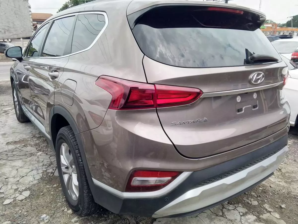 Hyundai Santa Fe   - 2019