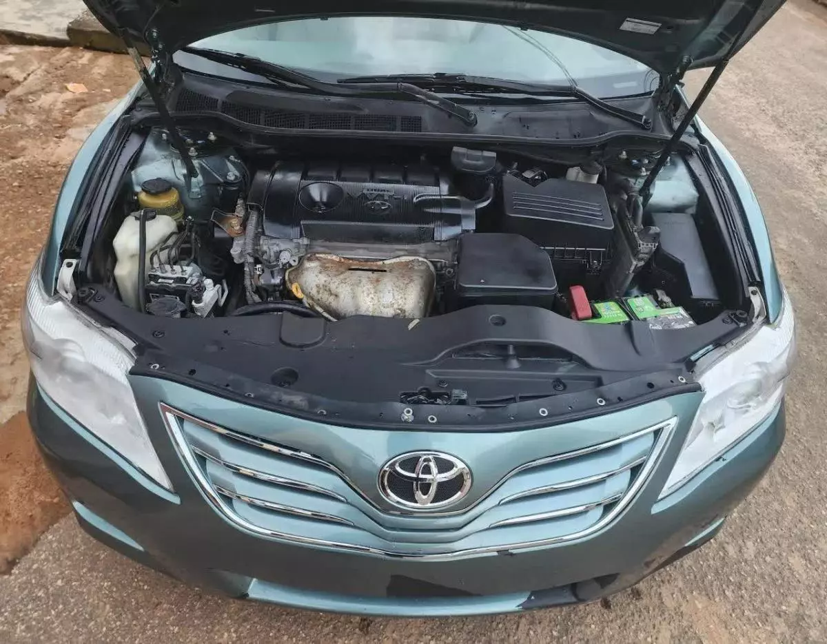 Toyota Camry   - 2010